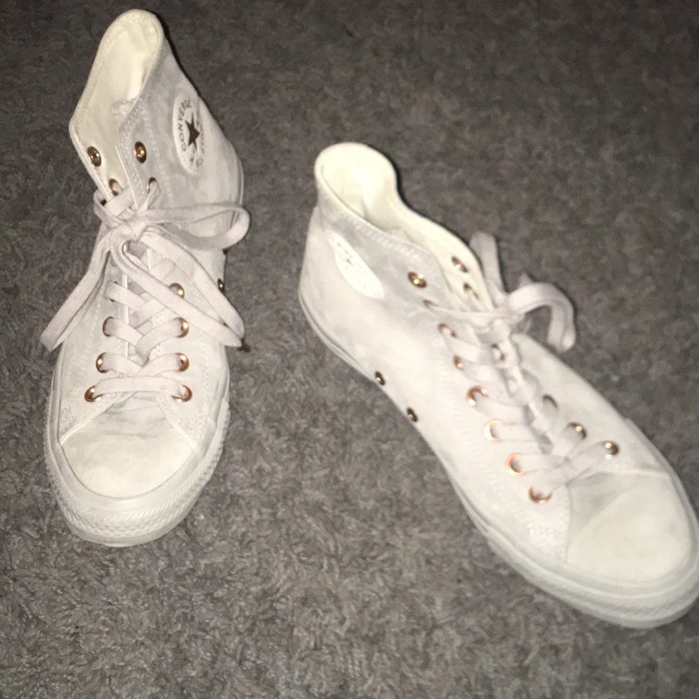 Velvet grey converses